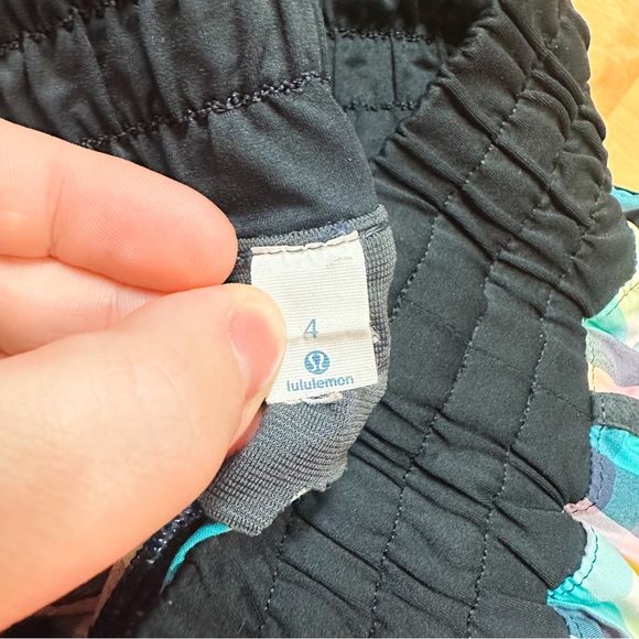 Lululemon Rainbow Plaid Wee Wheezy Check Tracker Short 2 Womens Size 4 - Picture 5 of 6